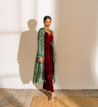 Load image into Gallery viewer, Classic Lotus Printed Cape Set
